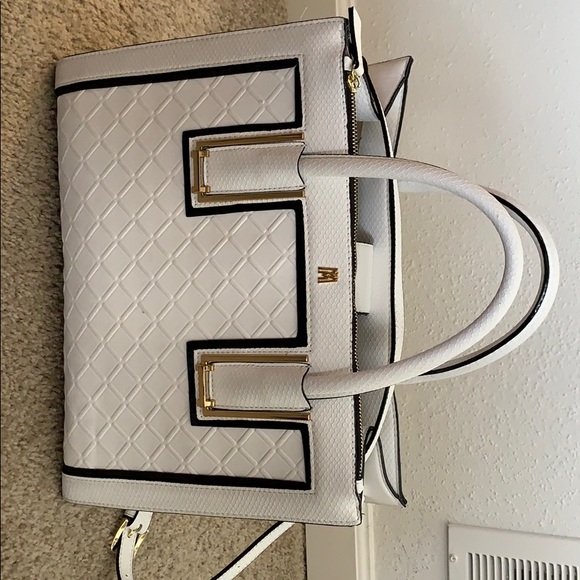 White purse - Picture 1 of 4